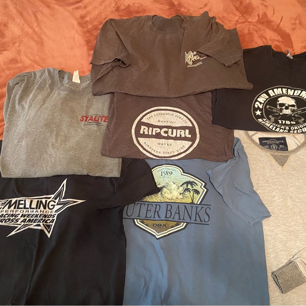 Mens XL/XXL Sweater and T-Shirt Bundle - Various Brands